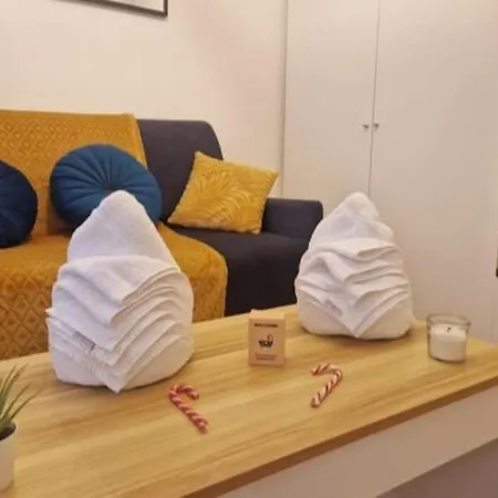 Centre - Joli Avec Espace Exterieur 아파트